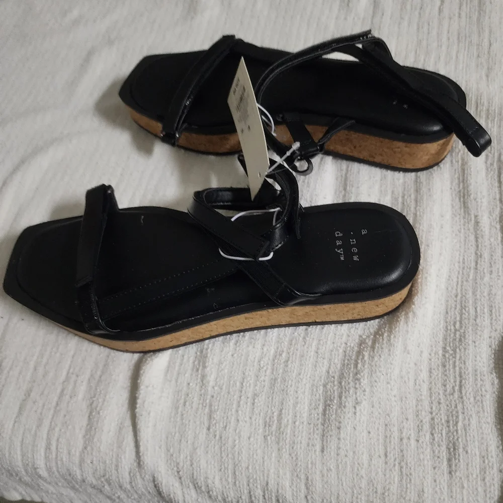 A New Day Sandals - Picture 4 of 8